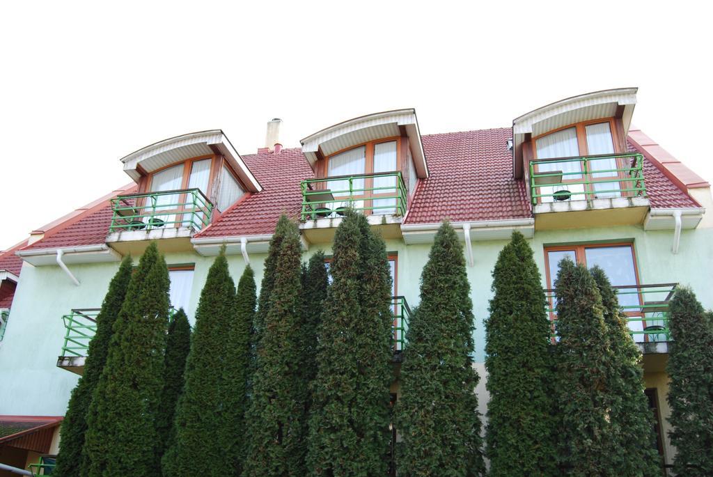 Hotel Paar Szieszta Gyor Ngoại thất bức ảnh