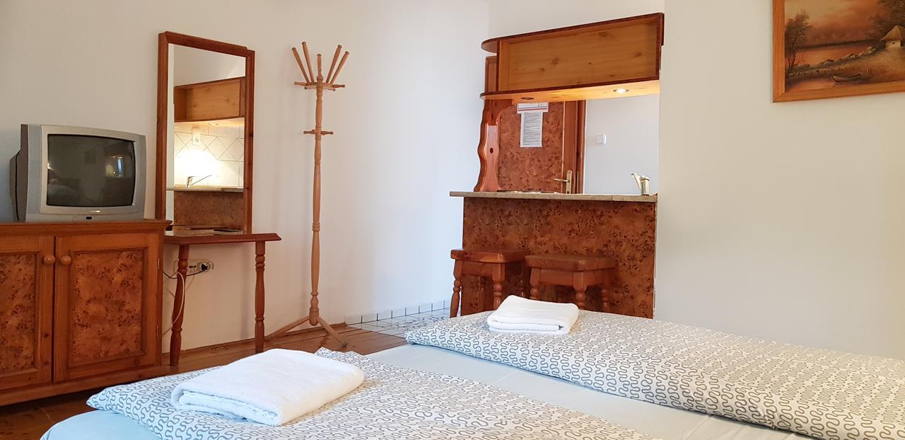 Hotel Paar Szieszta Gyor Ngoại thất bức ảnh