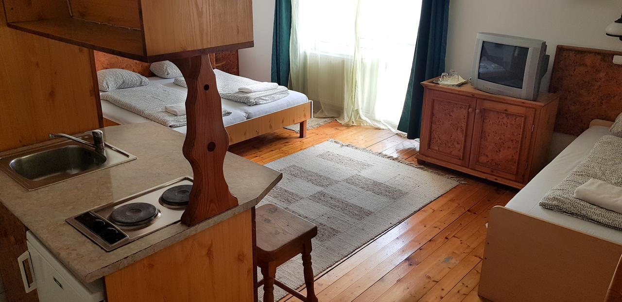 Hotel Paar Szieszta Gyor Ngoại thất bức ảnh